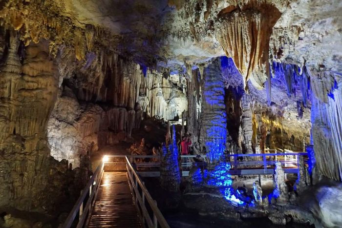Mysterious Beauty of Lung Khuy Cave