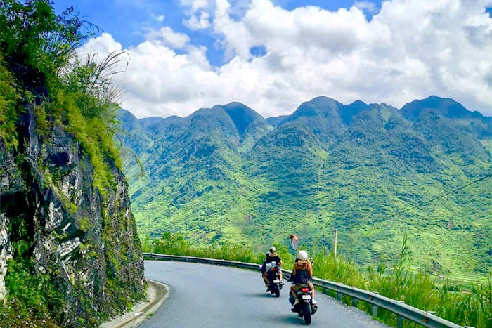 Get to Quan Ba Heaven Gate from Ha Giang by Motorbike