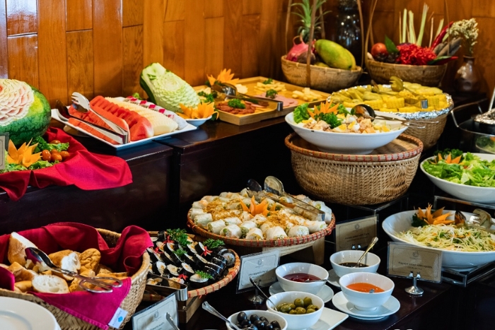 Lunch buffet on board the 4 star cruise Halong Bay