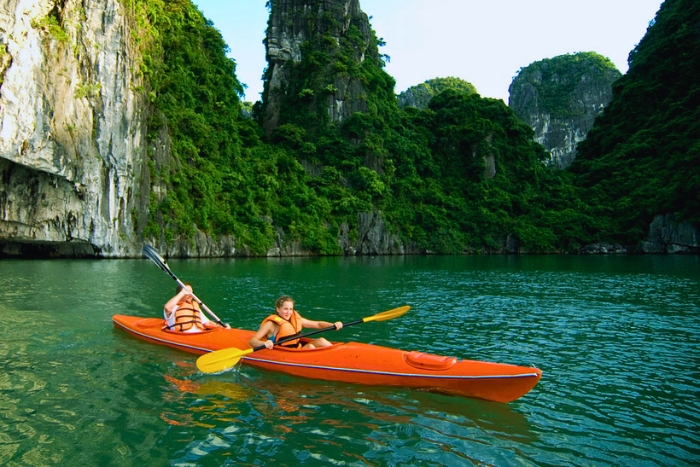 Kayaking at Luon Cave amid limestone cliffs