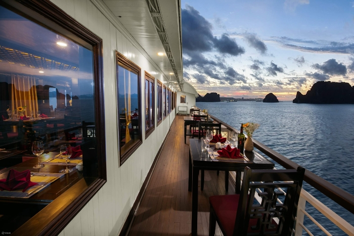 Enjoy my time on the Regina Royal Cruise 3-Star Halong Bay
