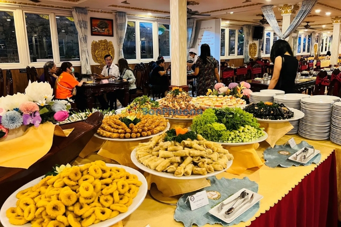 A carefully prepared lunch to enjoy on a cruise