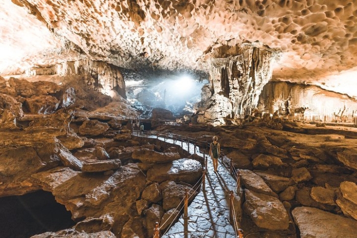 Discovering the spectacular at Sung Sot Cave