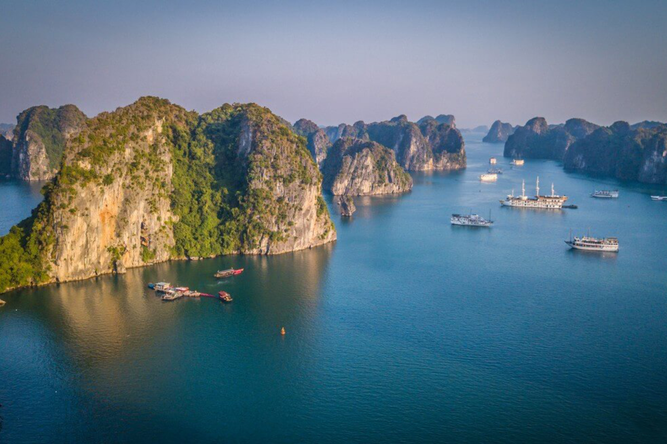 Bai Tu Long Bay