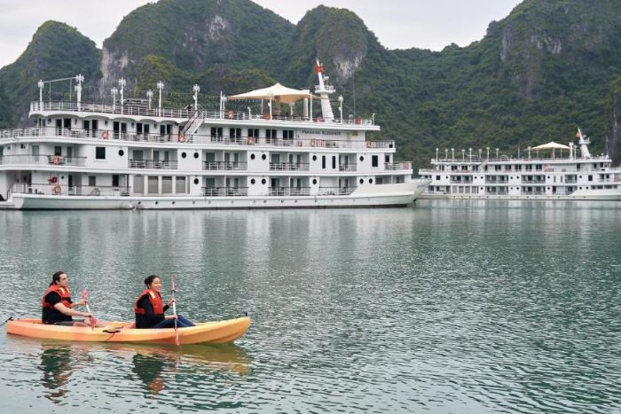 Take a cruise to see beautiful Ha Long Bay