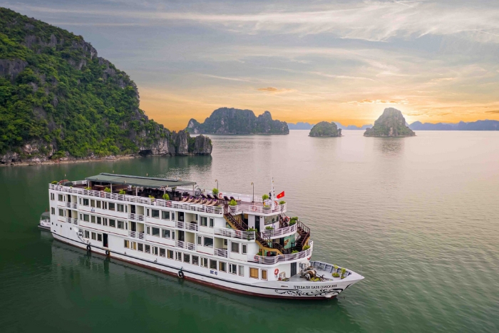 Comfortable Halong Bay Cruise Recommendation for Families and Seniors