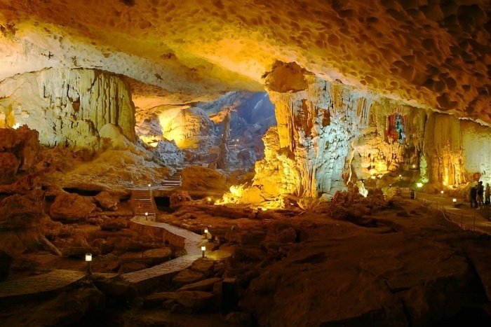 Thien Canh Son Cave