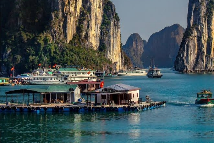 Cua Van floating village