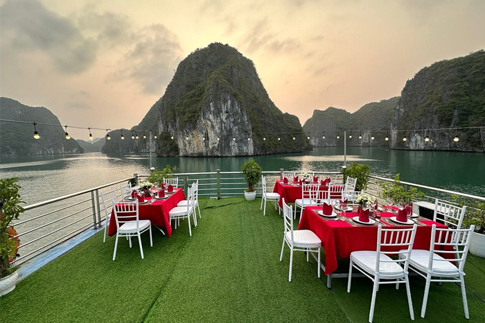 Activities in Sunlight Boutique Cruise 3-star Lan Ha Bay