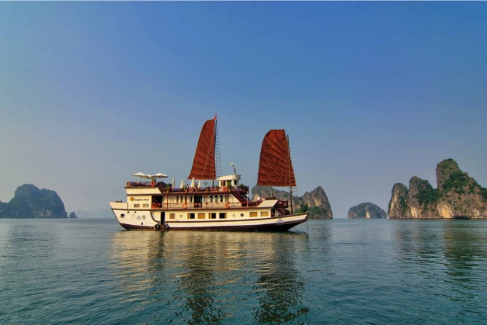 Dragon Pearl cruise, a member of Indochina Junk cruise