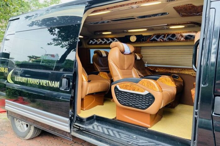 Luxury Trans limousine 
