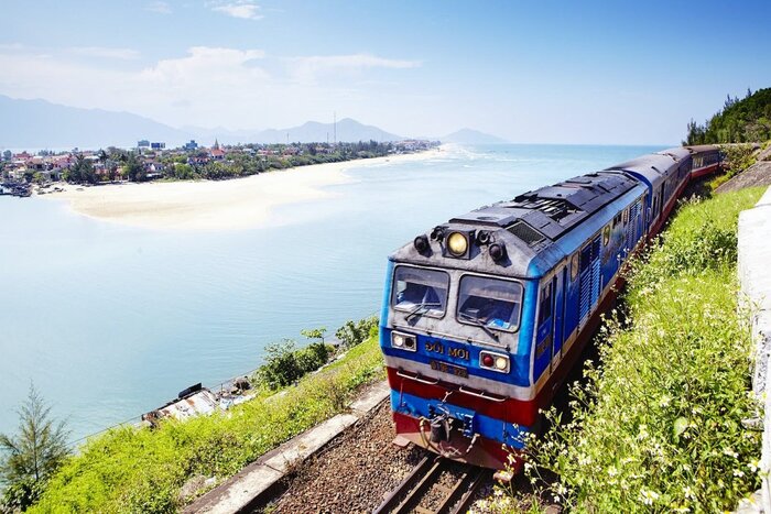 Train to Ha Long 