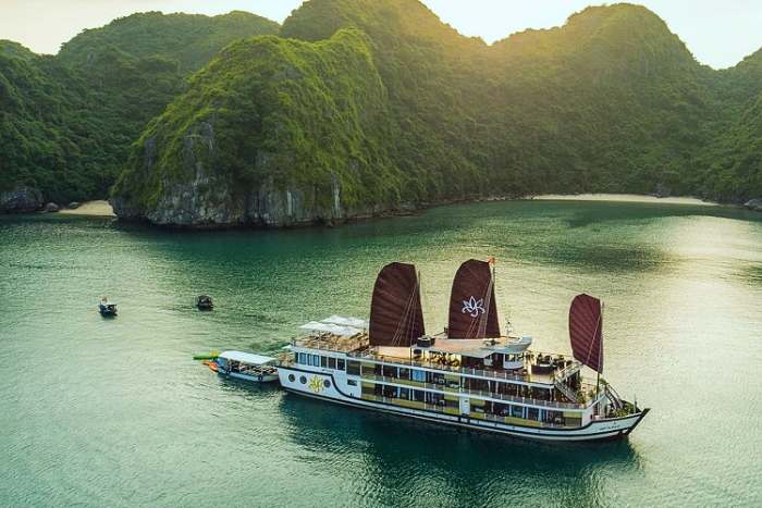 Between sky and sea: A cruise in Halong influenced by the weather in Halong Bay