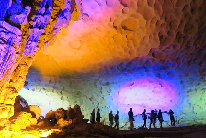 Sheltered from winter: Discovering Sung Sot Cave in Halong