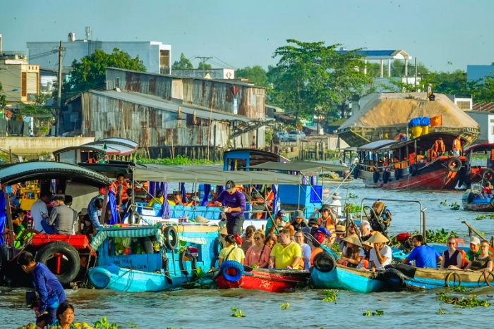 Lively atmosphere of the Cai Rang floating market, the living heart of the Saigon Mekong Southern Vietnam discovery