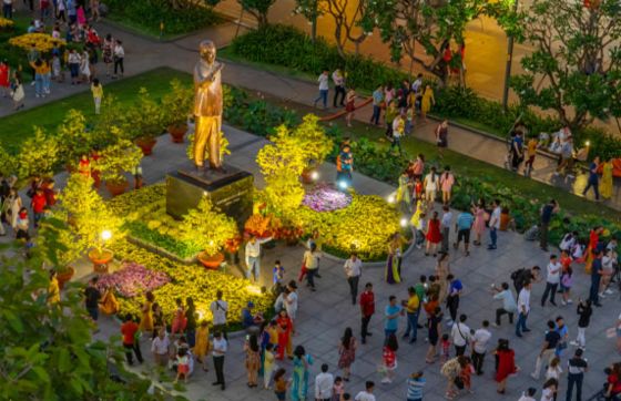 Street Life In Ho Chi Minh City? Stroll Down Nguyen Hue Walking Street