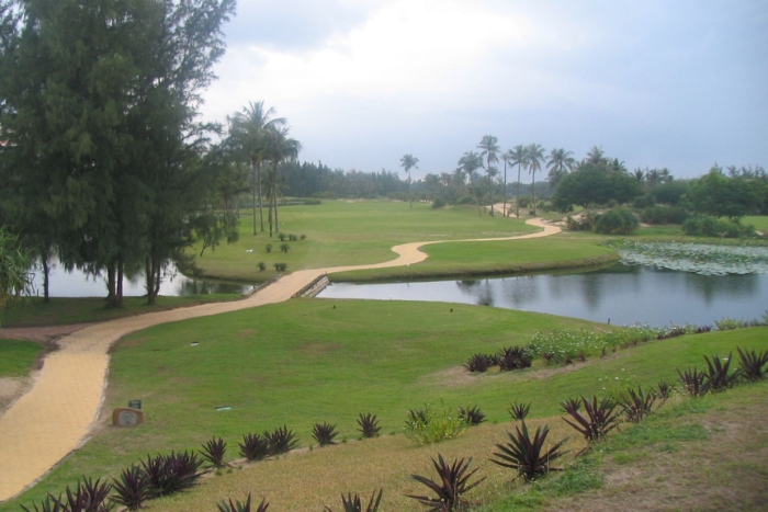 Peaceful fairway view at a Ho Chi Minh City golf course, ideal for golfers seeking a relaxing 1-week itinerary