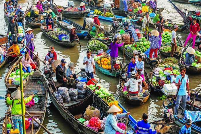 Cai Rang floating market in Can Tho 