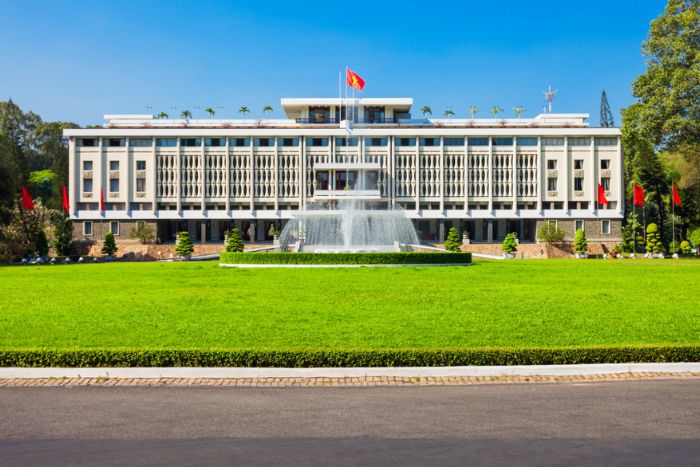 Visit Reunification Palace, Ho Chi Minh city what to do? 