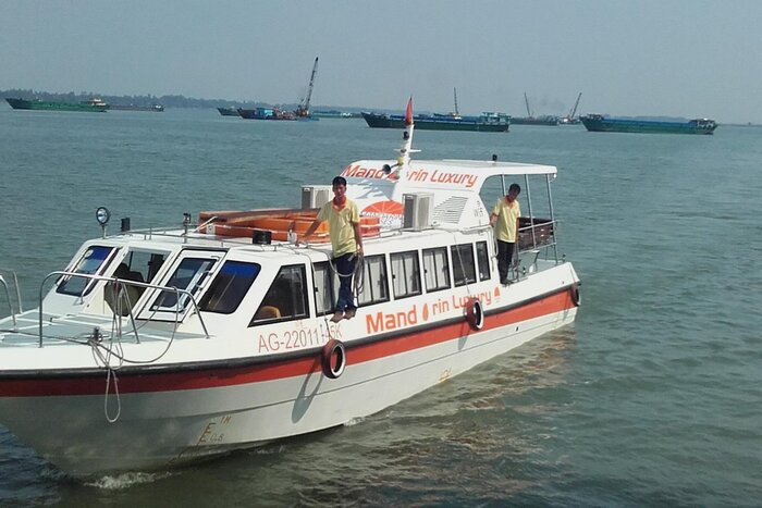 Travel from Phnom Penh to Ho Chi Minh by boat 