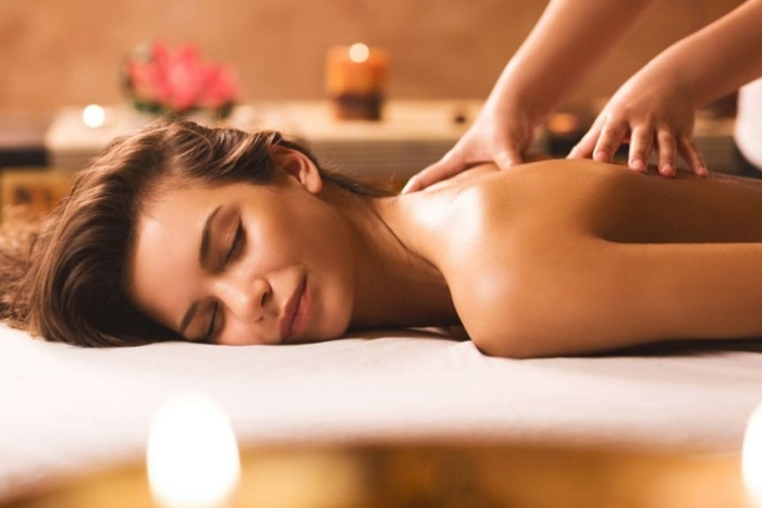 Body massage to regenerate energy after a long day of travel