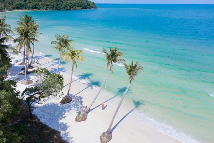 A peaceful stroll by the sea in Phu Quoc