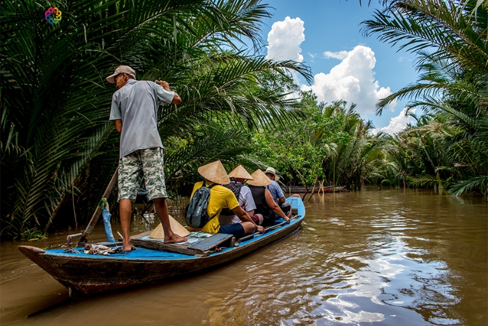 An authentic sampan ride in Ben Tre
