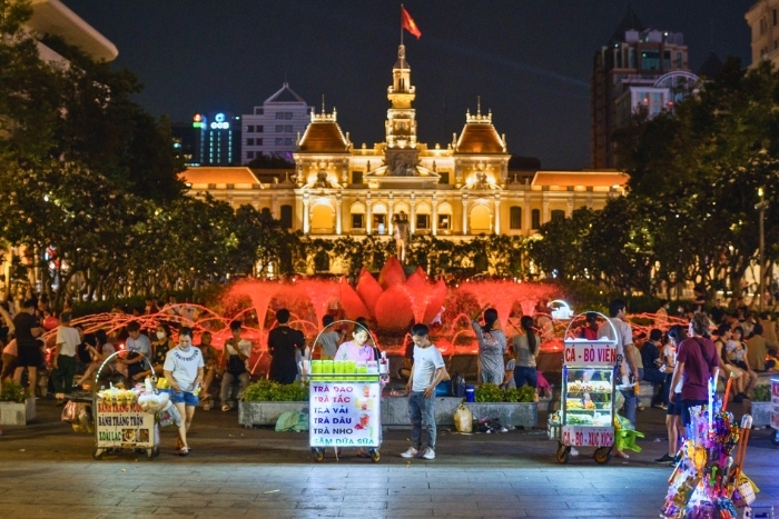 Nguyen Hue Street dazzles with bright night lights