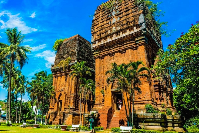 Immersion in Cham heritage at the twin towers of Quy Nhon, a stage of a 7-day itinerary in Vietnam