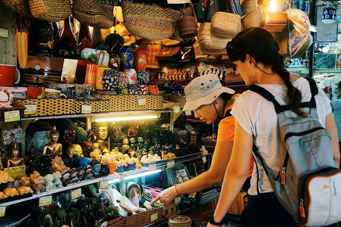 Ben Thanh Market: buying souvenirs in Ho Chi Minh City