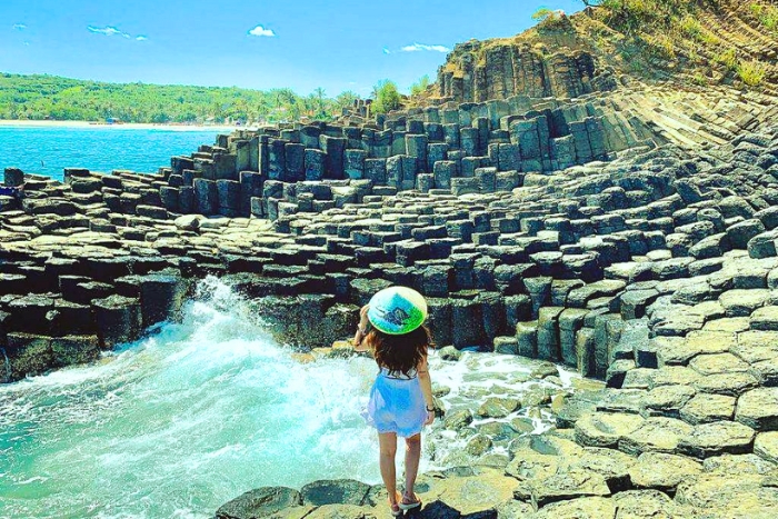 Exploring the basalt rock formations of Gành Đá Dĩa