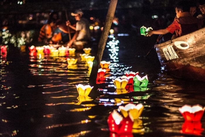 Best things to do in Hoi An - release paper lantern 