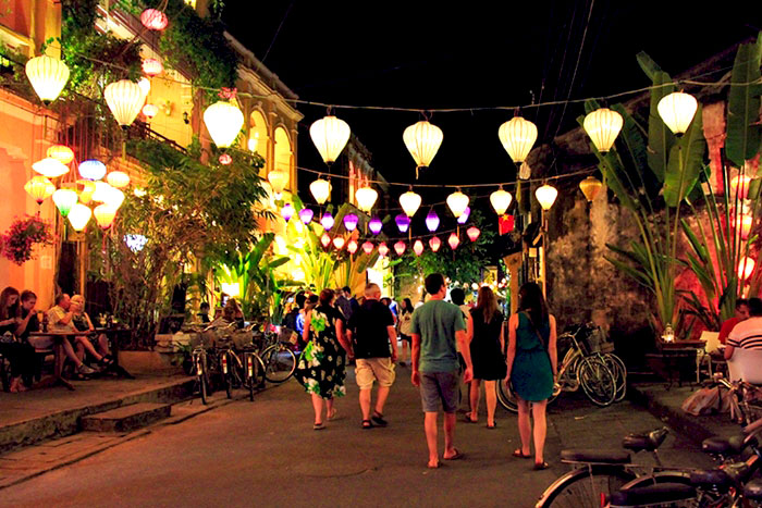 Walking to relax in Hoi An at night
