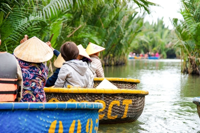 Cam Thanh coconut village (Bay Mau coconut village) is located just about 5kms from the southeast of the Hoi An Old Town