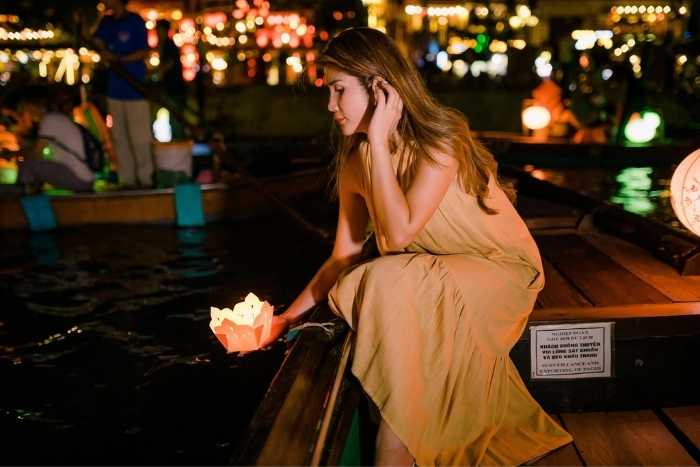 Floating lanterns - Hoi An travel guide
