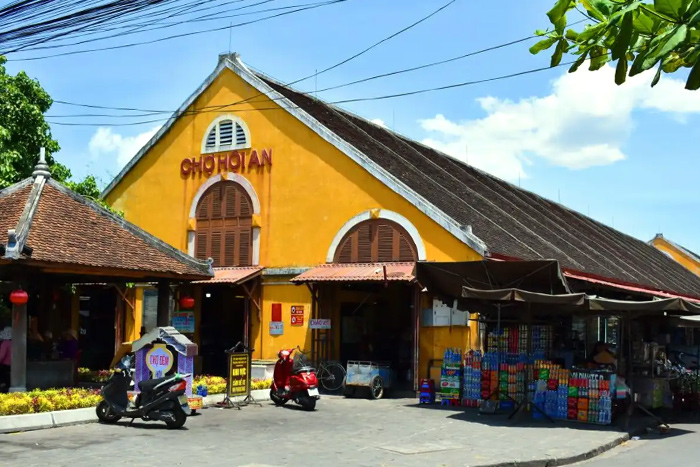 Hoi An central market 