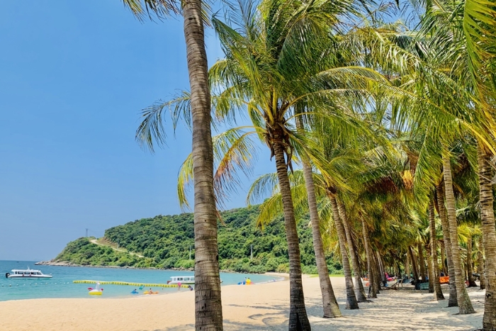 Ong beach - the most beautiful beach on Cu Lao Cham island