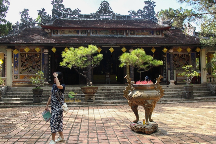 Visit the tranquil Tu Hieu Pagoda during your Hue Dong Hoi 4 days tour