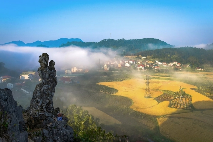 To Thi Mountain highlight on Lang Son Cao Bang Ha Giang itinerary