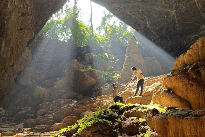 Nguom Ngao Cave visit during 6-day North Vietnam adventure itinerary
