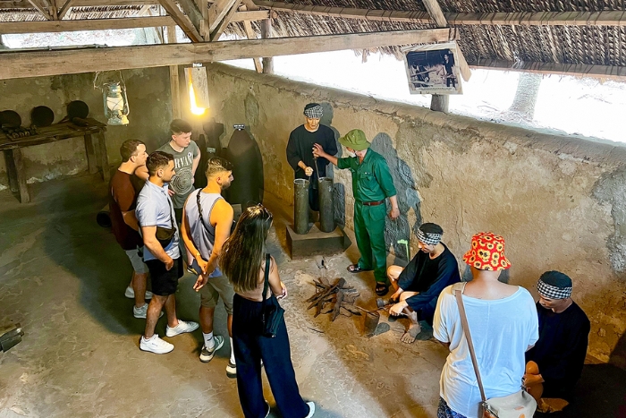 What to do in Vietnam and Laos in 2 weeks luxury trip? Explore the famous Cu Chi tunnels