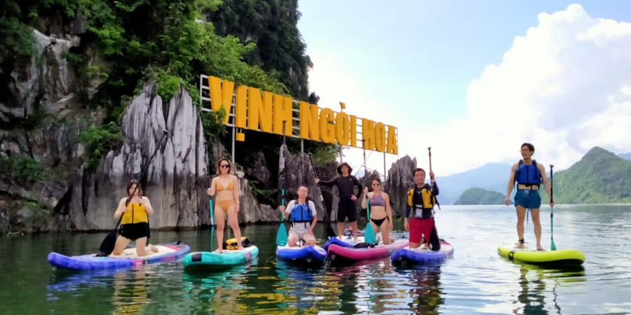 Canoeing on Hoa Binh Lake