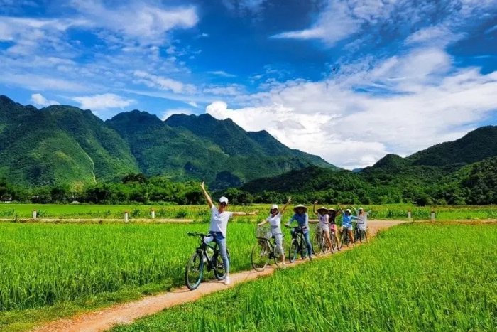 Travel with a local guide for the best experience in Mai Chau and Pu Luong