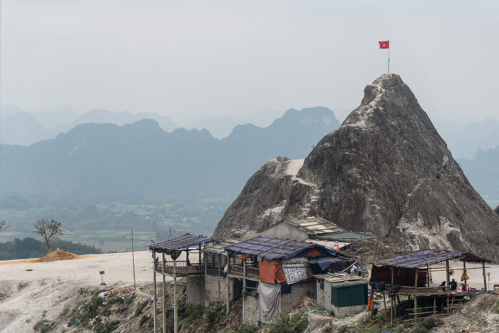 The flagpole on Thung Khe pass