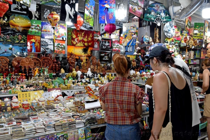 You are looking for souvenirs of Nha Trang? Welcome to Dam Market