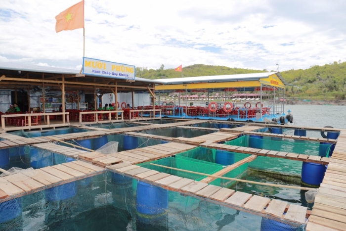 Muoi Phung floating restaurant is a must for your 2 days in Nha Trang