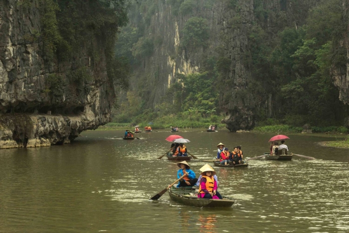 Boat tour in Tam Coc with kids