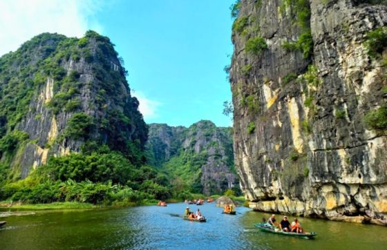 Travel To Tam Coc Ninh Binh In Summer - What To Do And See ?