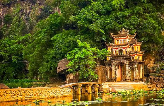 Best Things To Do And See In Ninh Binh, Vietnam - Visit Bich Dong Pagoda