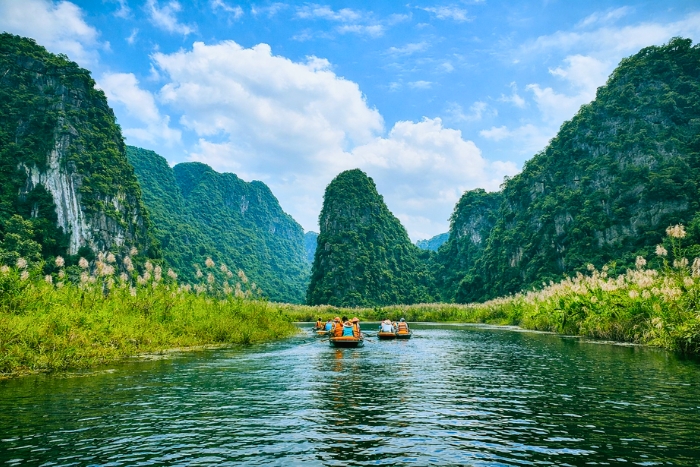 Boat ride and grand panoramas in Tam Coc for seniors